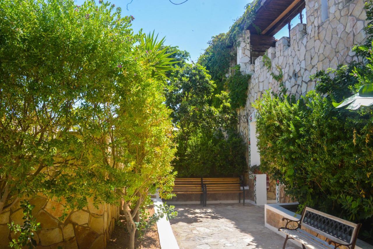 Residence Il Castello Лампедуза Екстер'єр фото